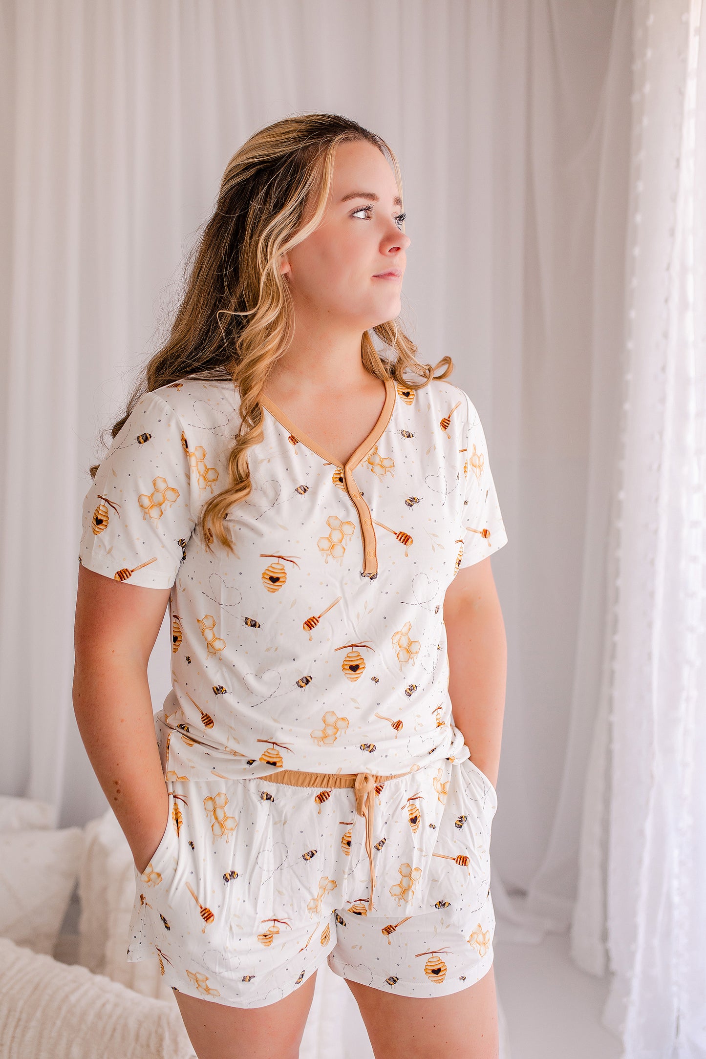 White Bee - T-Shirt & Shorts Pajama Set